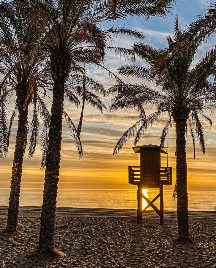 El Estudio De La Playa Benalbeach Holidays Deluxe Benalmádena Kültér fotó