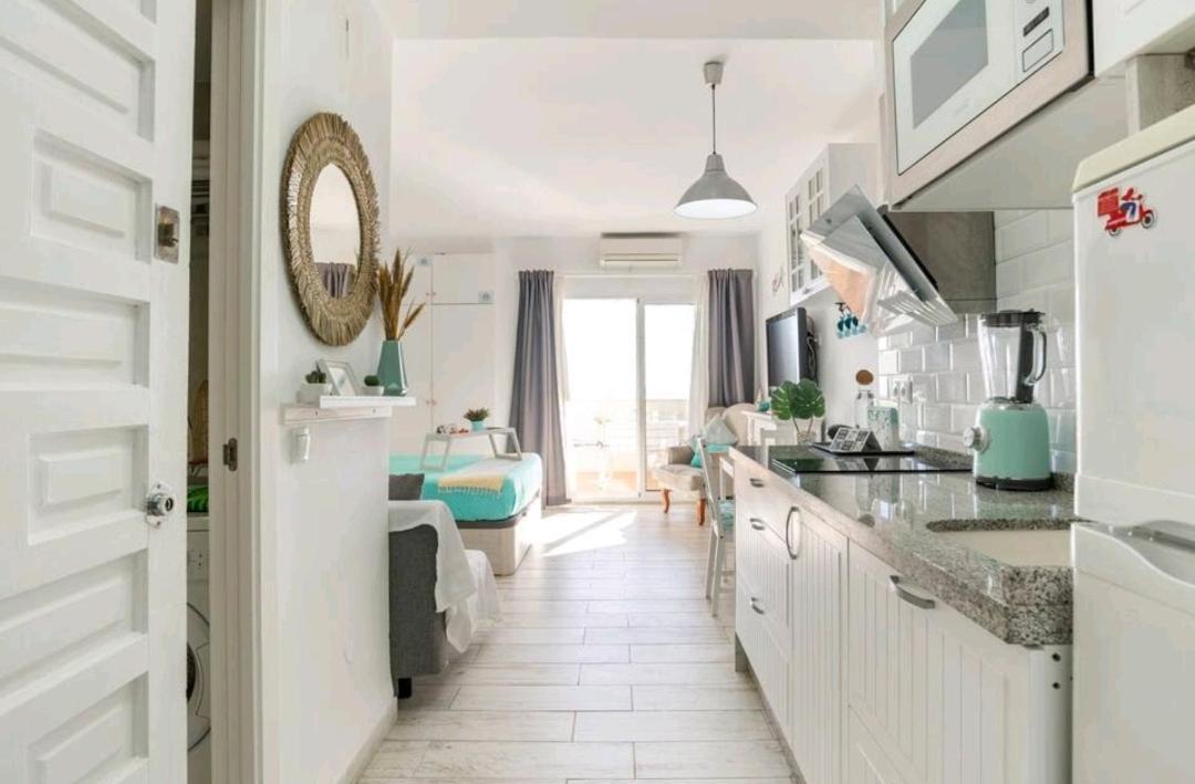 El Estudio De La Playa Benalbeach Holidays Deluxe Benalmádena Kültér fotó